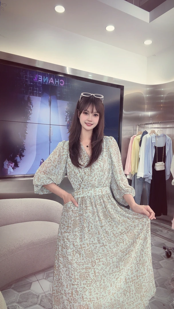 【小沫沫】欧若风夏季新品碎花V领七分灯笼袖连衣裙收腰显瘦9988