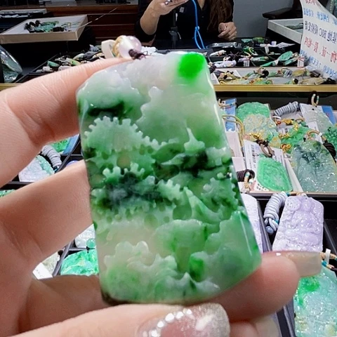 颈饰未镶嵌翡翠一个