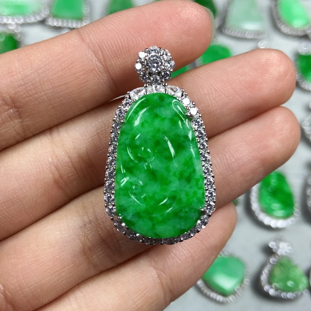 颈饰未镶嵌翡翠如意