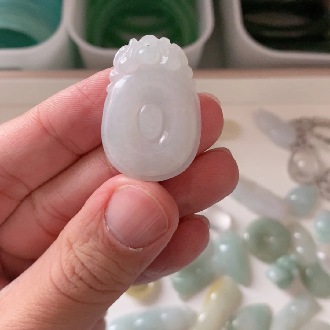 翡翠未镶嵌颈饰福在眼前