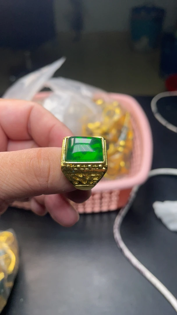 B450  绿蜜镶嵌戒指