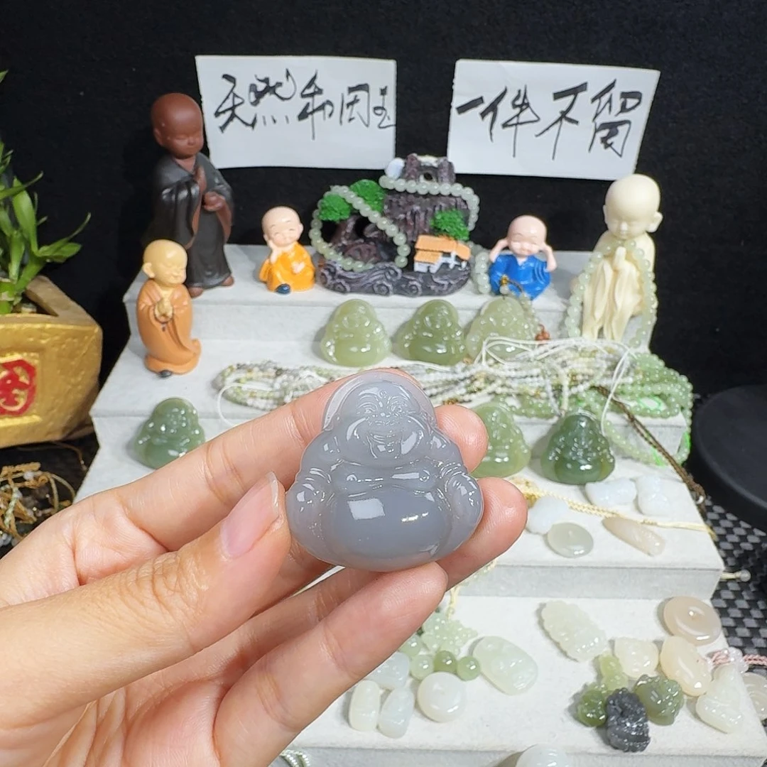 ****辉和田玉未镶嵌颈饰