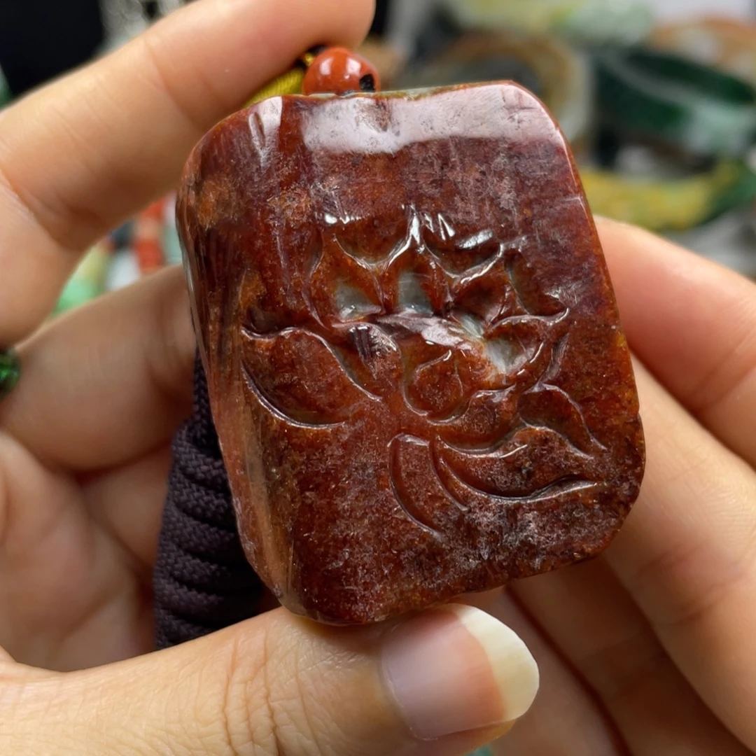 翡翠未镶嵌颈饰牌子