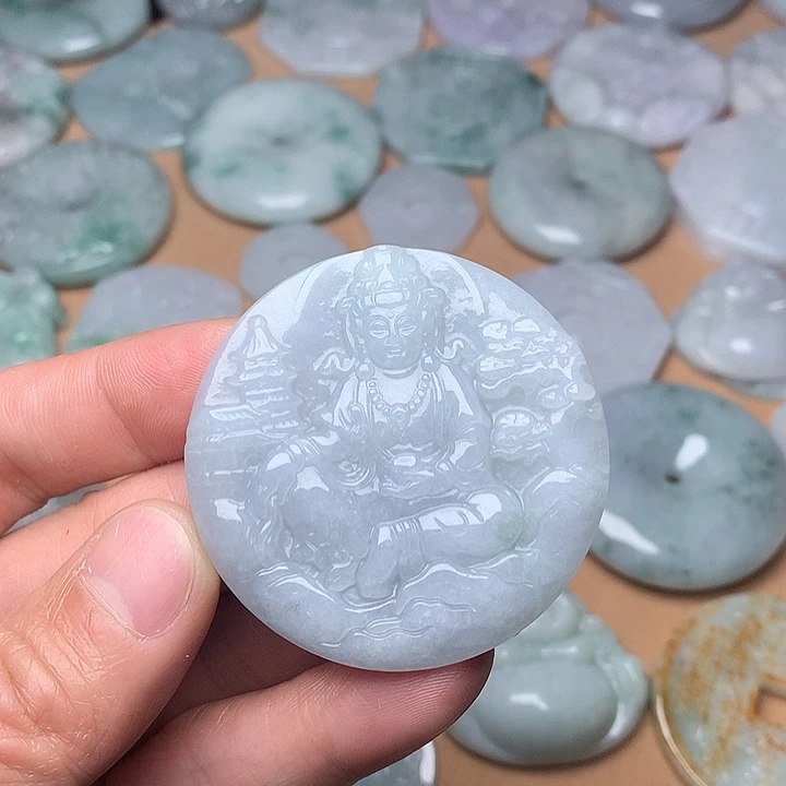 翡翠未镶嵌颈饰山水观音