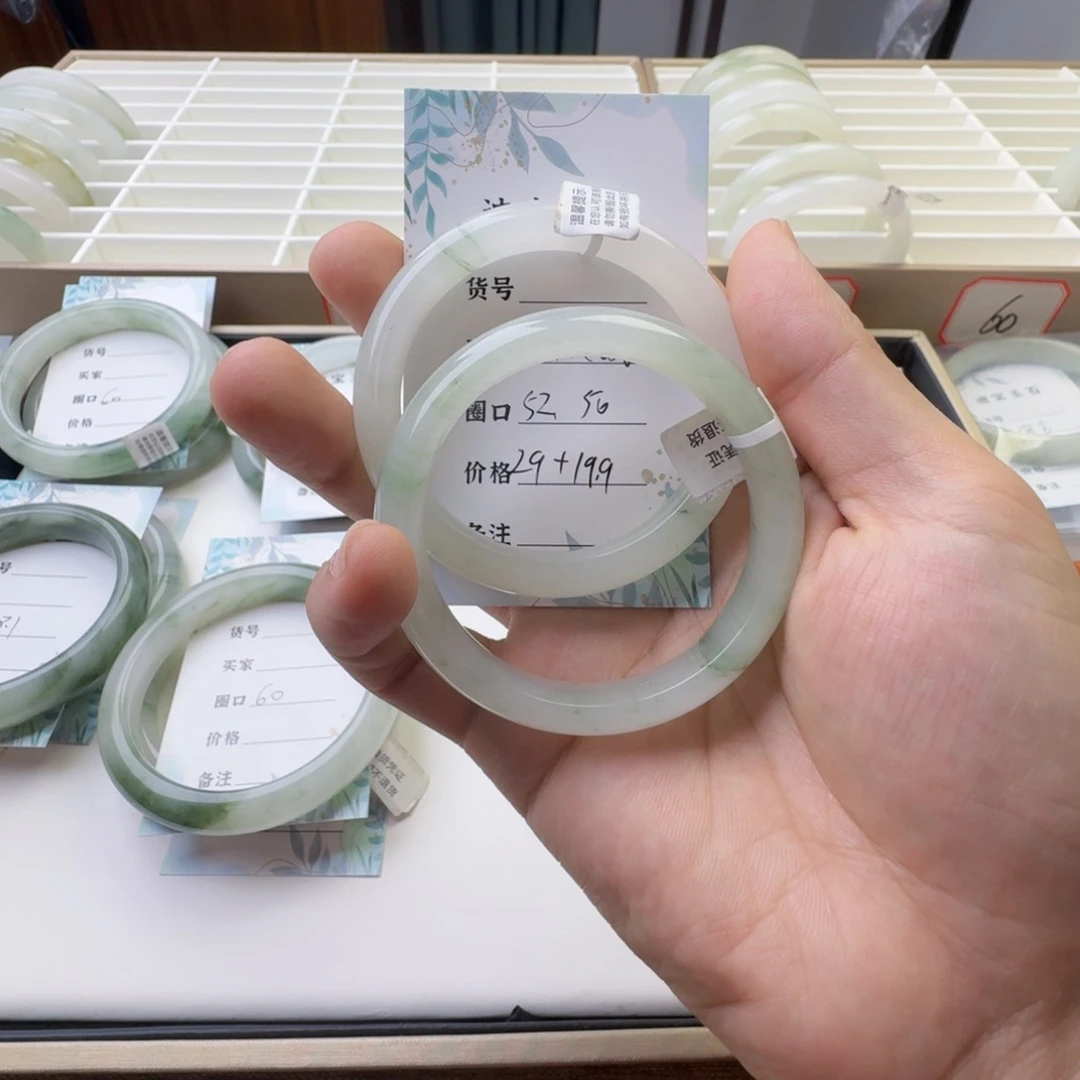 石英质玉（天山翠）未镶嵌手镯