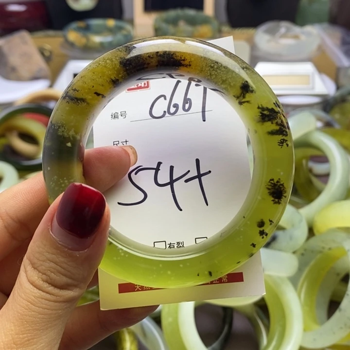 蛇纹石玉手镯未镶嵌