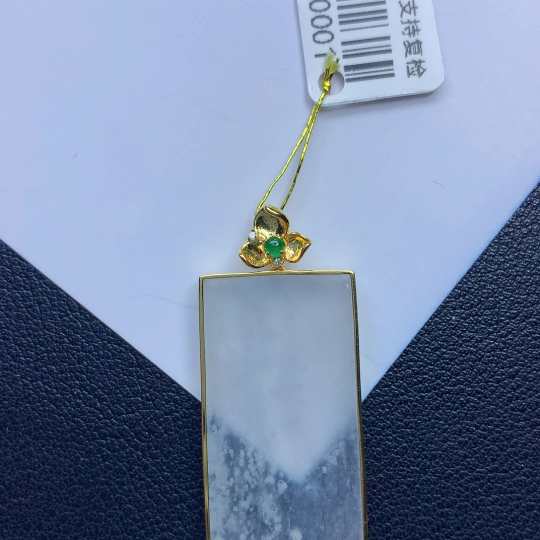 翡翠颈饰未镶嵌无事牌