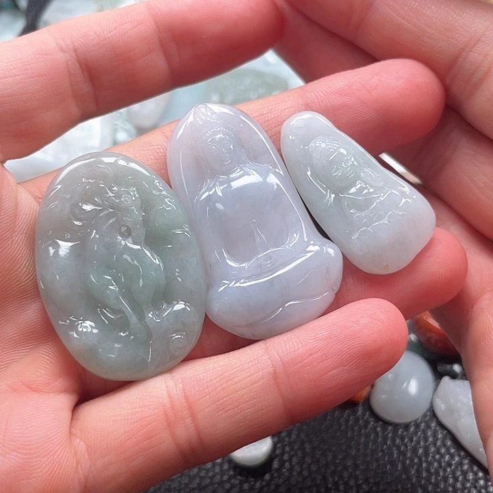 颈饰未镶嵌翡翠书*月翡翠