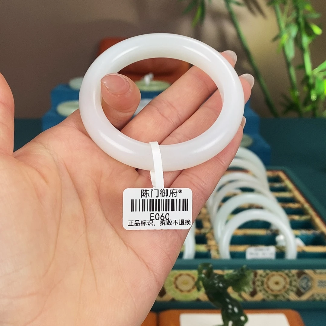 和田玉未镶嵌手镯E060