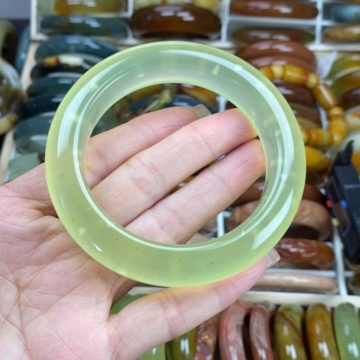 蛇纹石玉手镯未镶嵌60