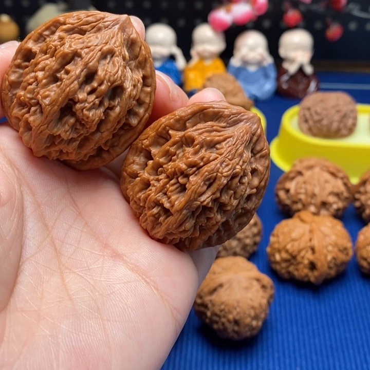 文玩核桃把件40尺麦穗虎头