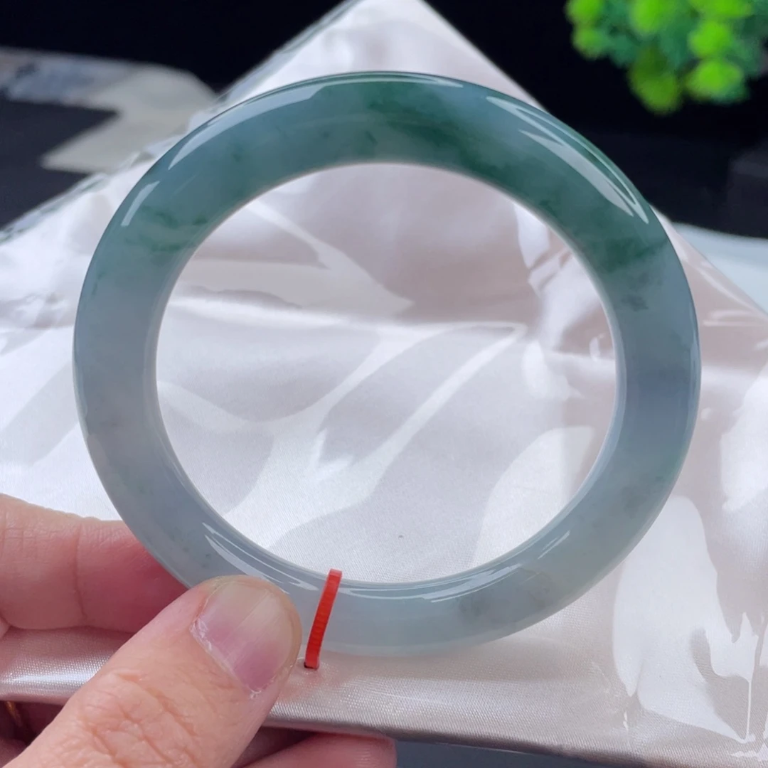 翡翠手镯未镶嵌57圈口