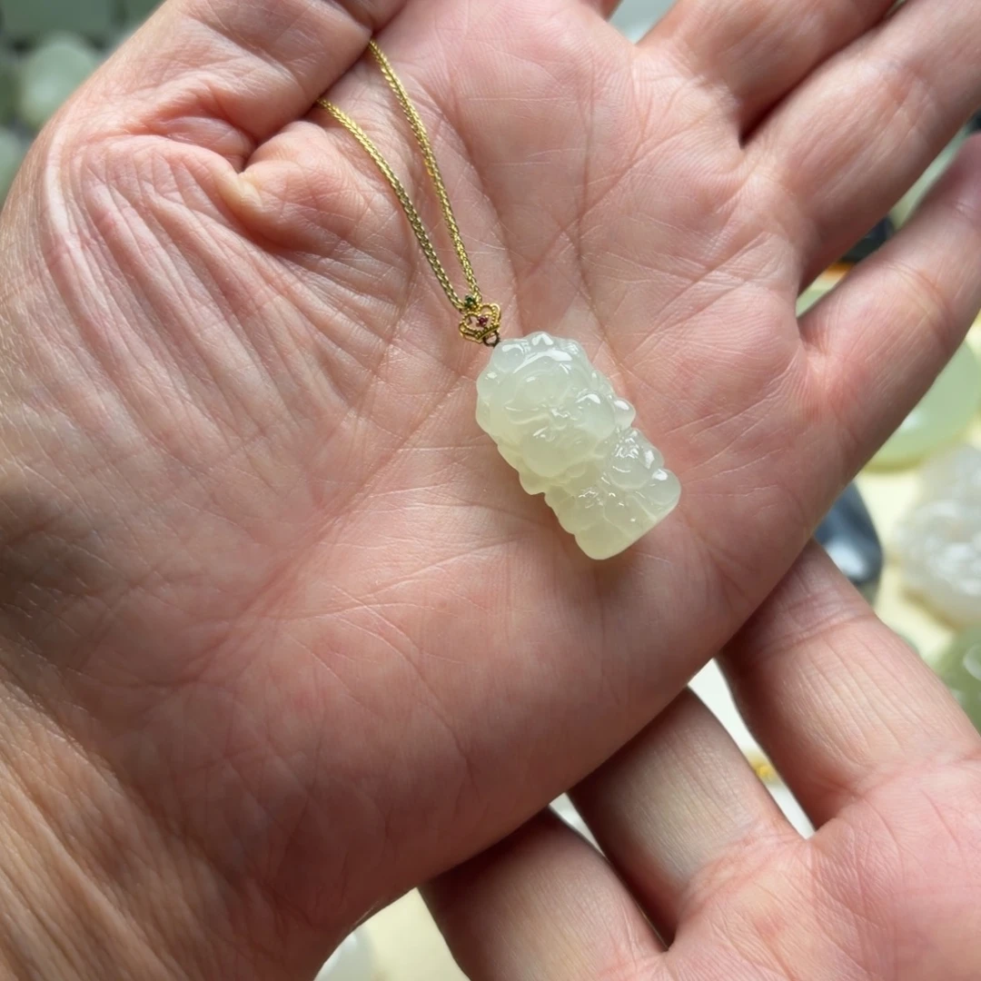 和田玉18K金镶嵌颈饰