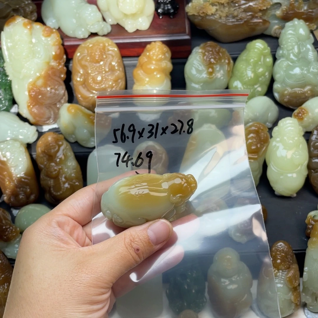 秋***叶和田玉未镶嵌颈饰