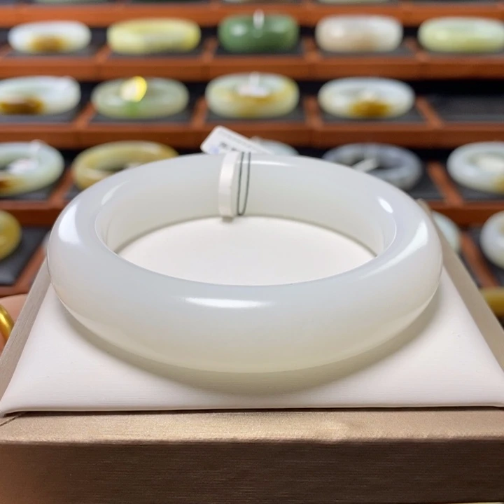 和田玉（白玉）手镯未镶嵌57圈