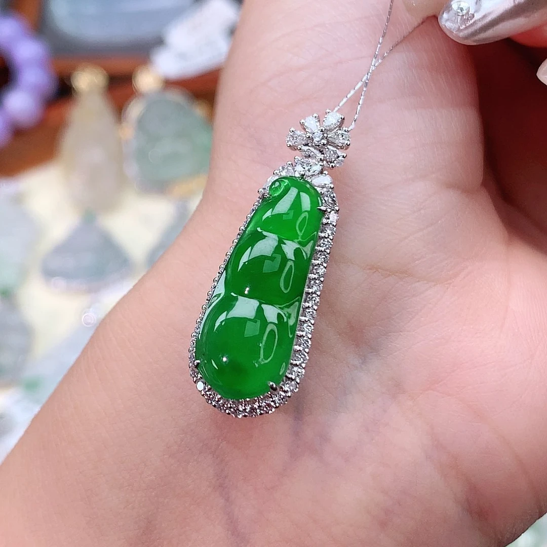 翡翠18K金镶嵌吊坠(不含链)豆子