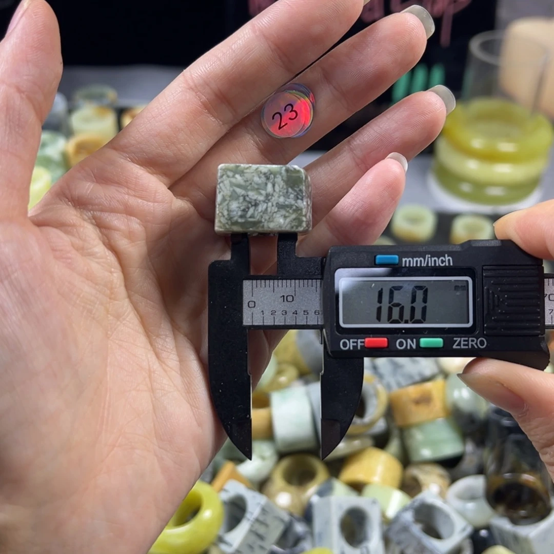 蛇纹石玉未镶嵌戒指