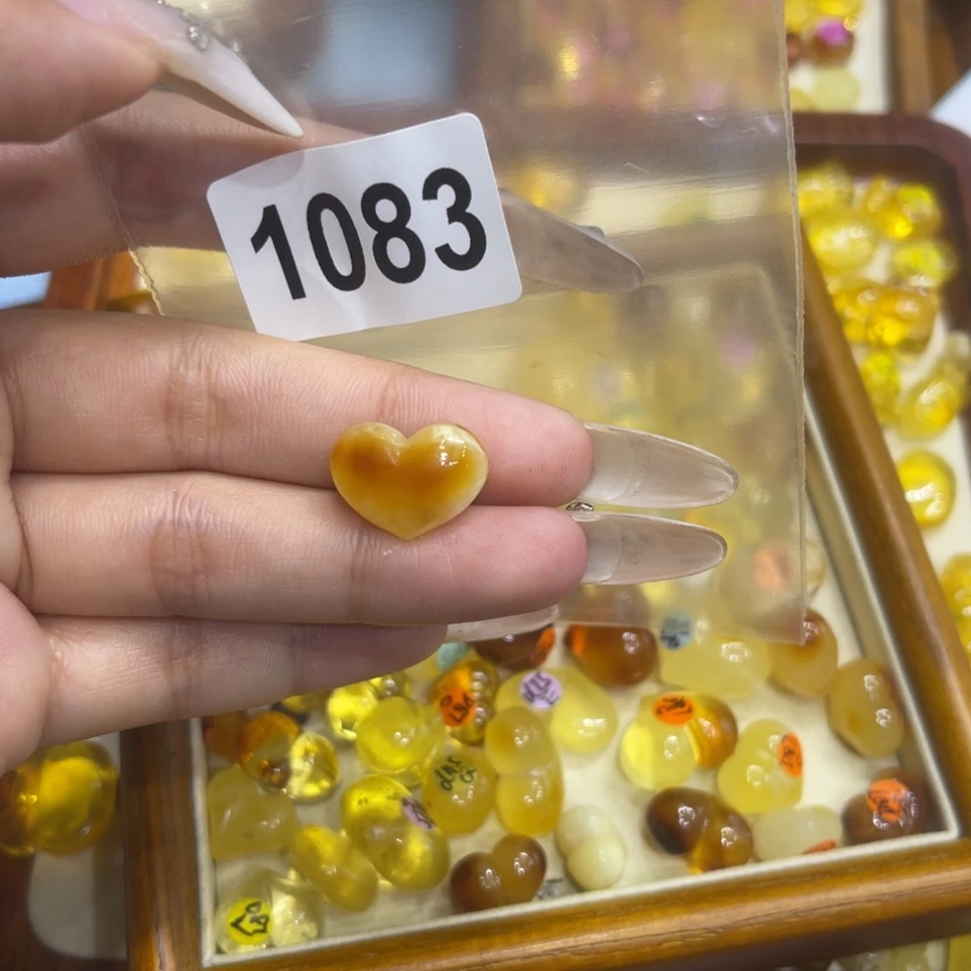 ****宝琥珀未镶嵌珠宝奇石