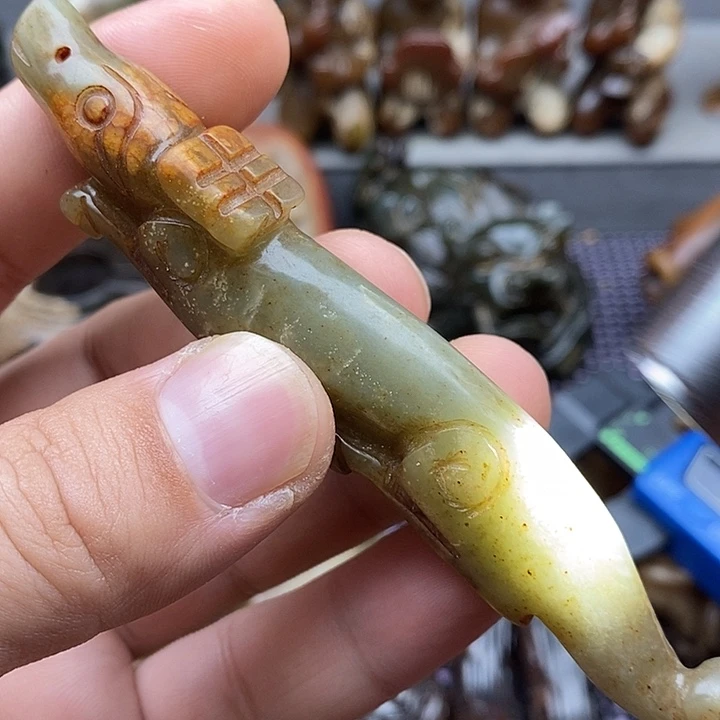 未镶嵌蛇纹石玉颈饰