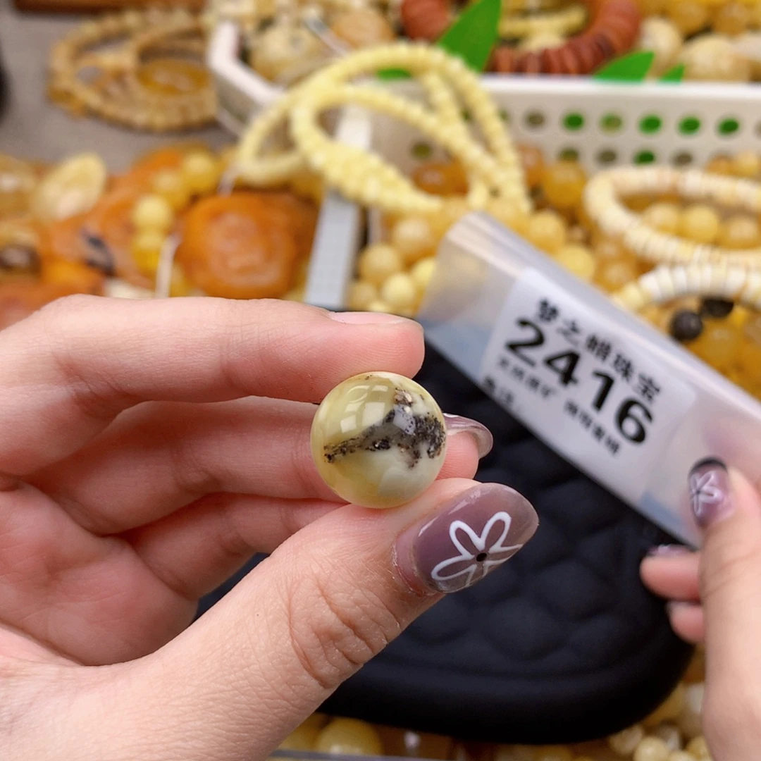 五***境琥珀未镶嵌珠宝奇石16