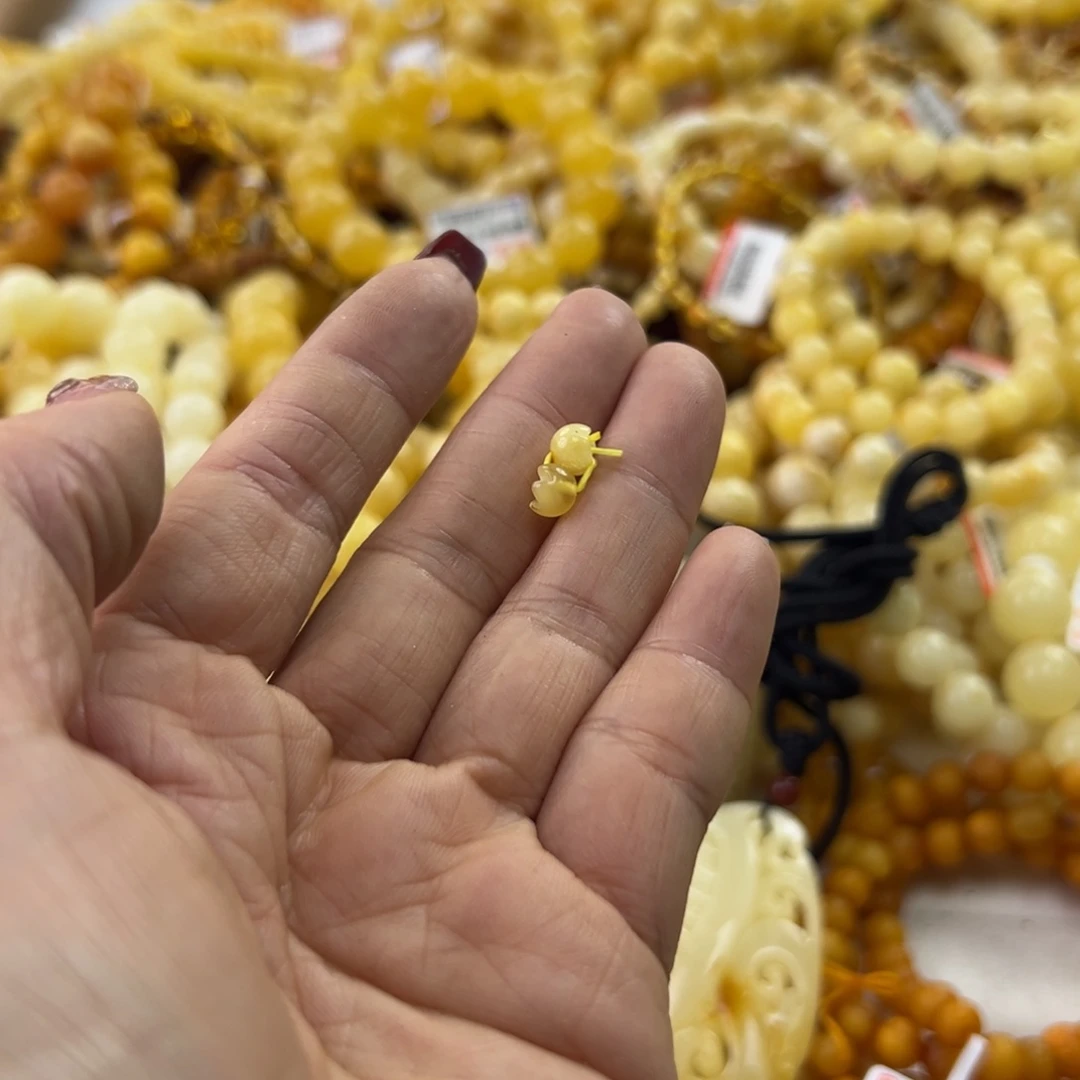 琥珀珠宝奇石未镶嵌