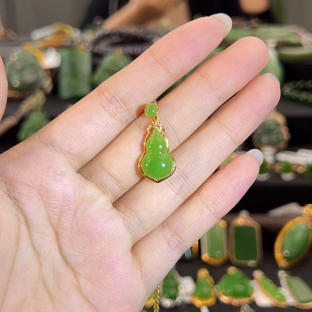 和田玉18K金镶嵌吊坠(不含链)苹果绿葫芦