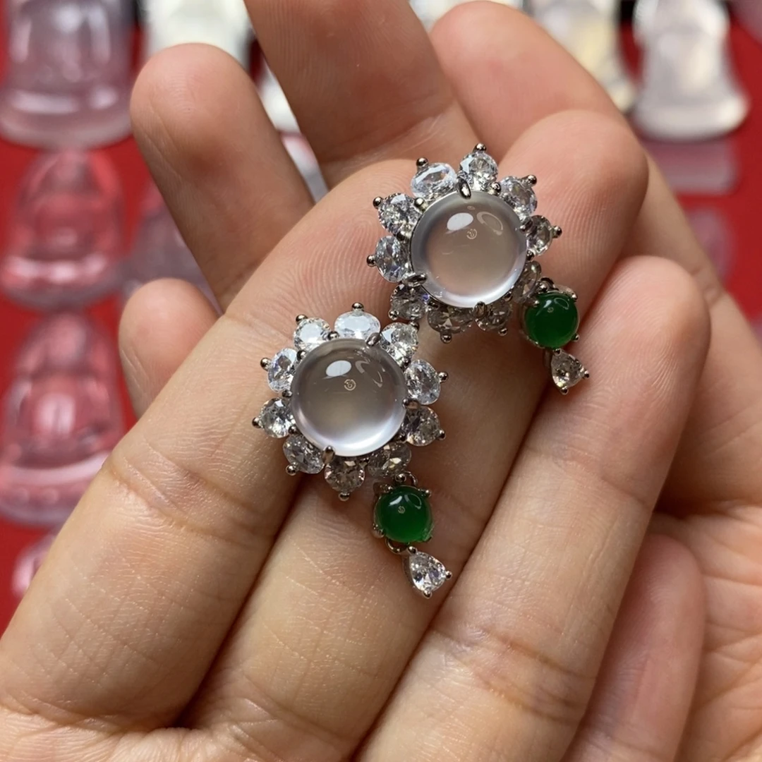 石英质玉合金吊坠