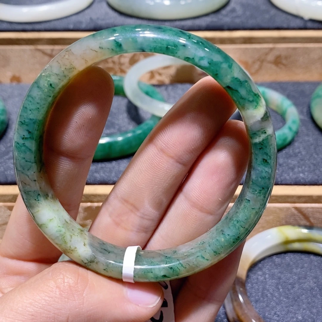 独山玉未镶嵌手镯