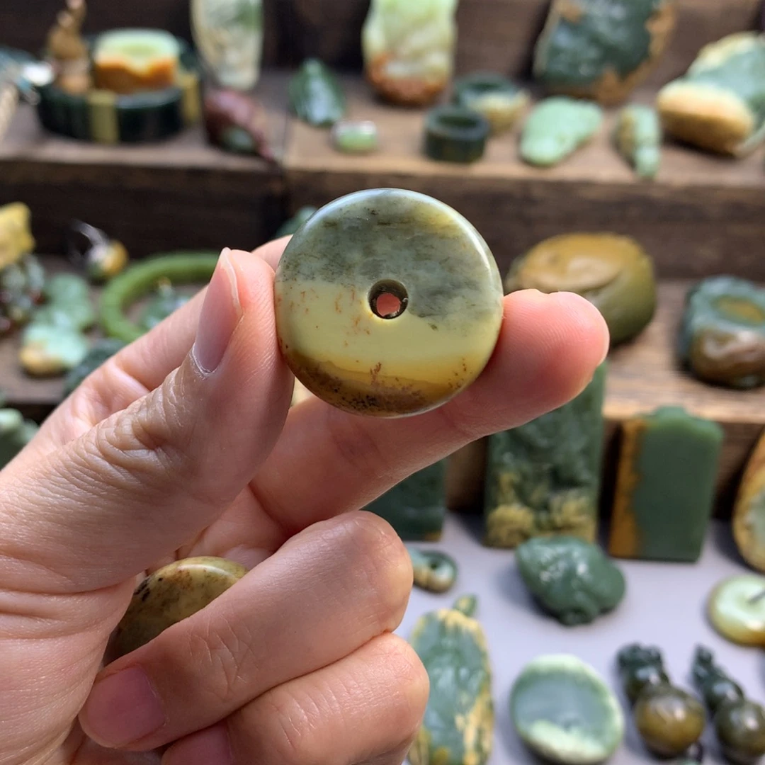 岫岩河磨玉（透闪石质玉）未镶嵌把件