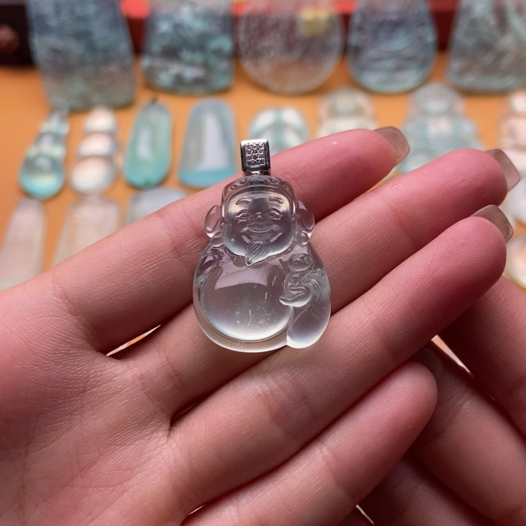 蛇纹石玉颈饰18K金镶嵌财神