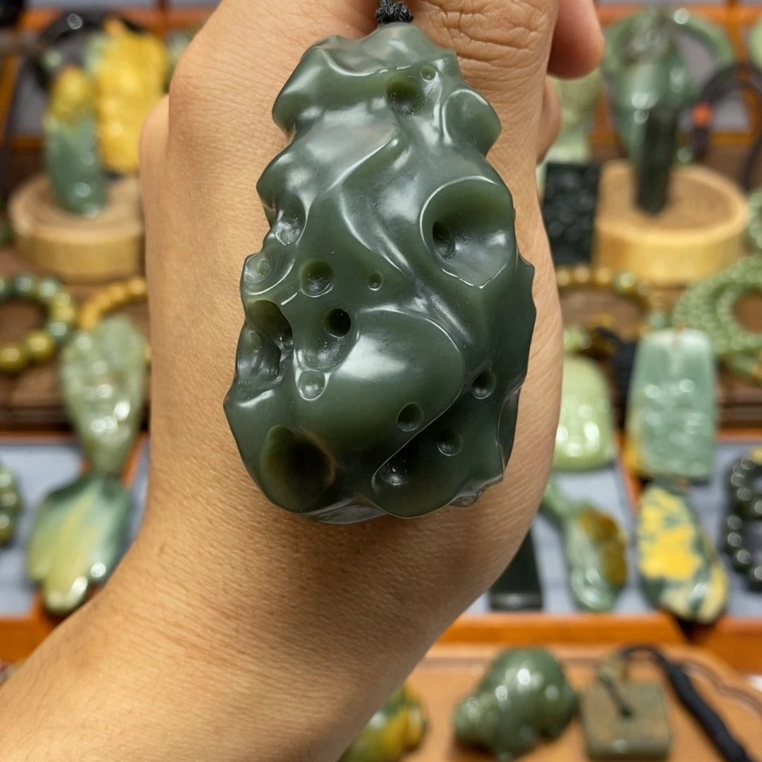 岫岩老玉（透闪石质玉）未镶嵌把件