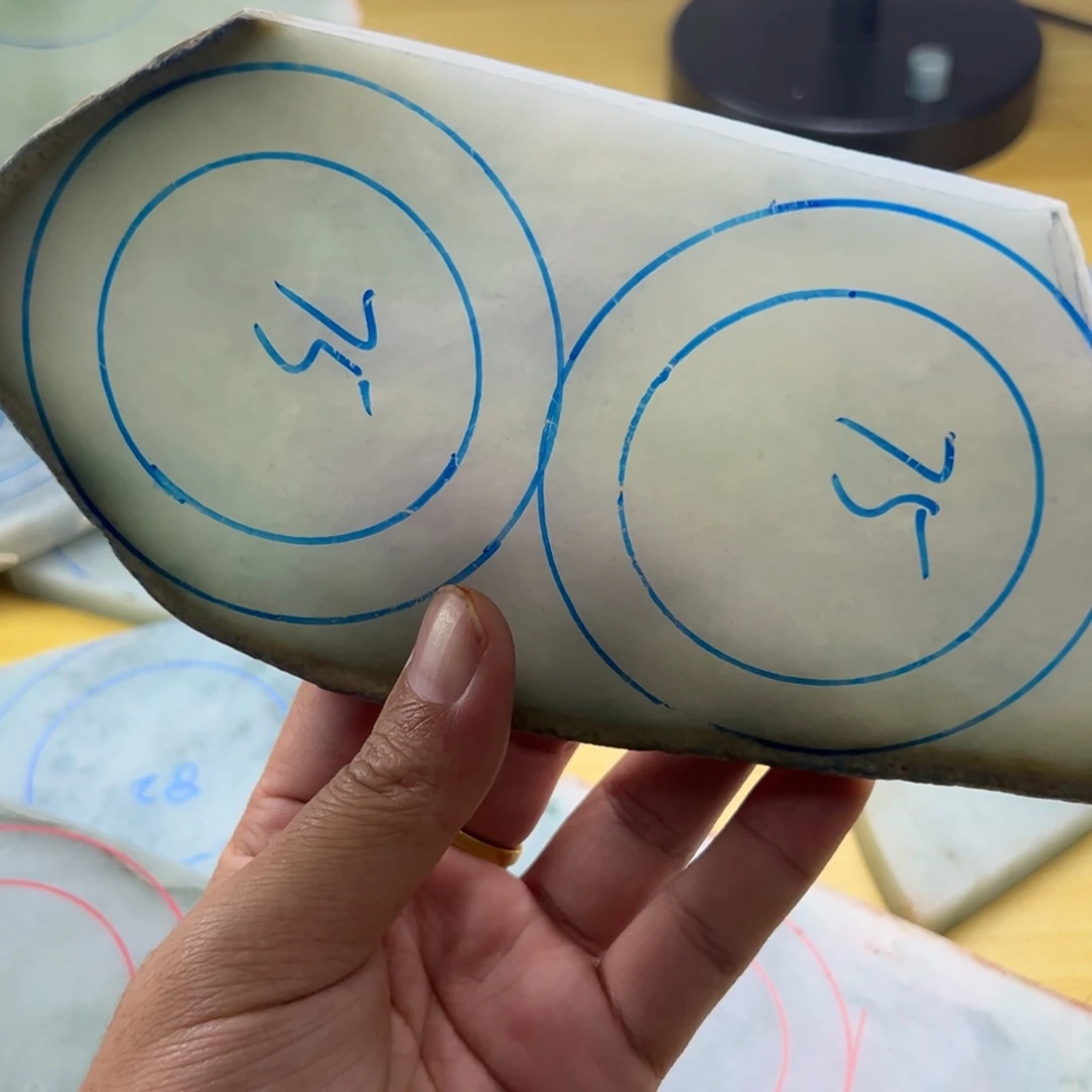 用***9定制翡翠未镶嵌手镯