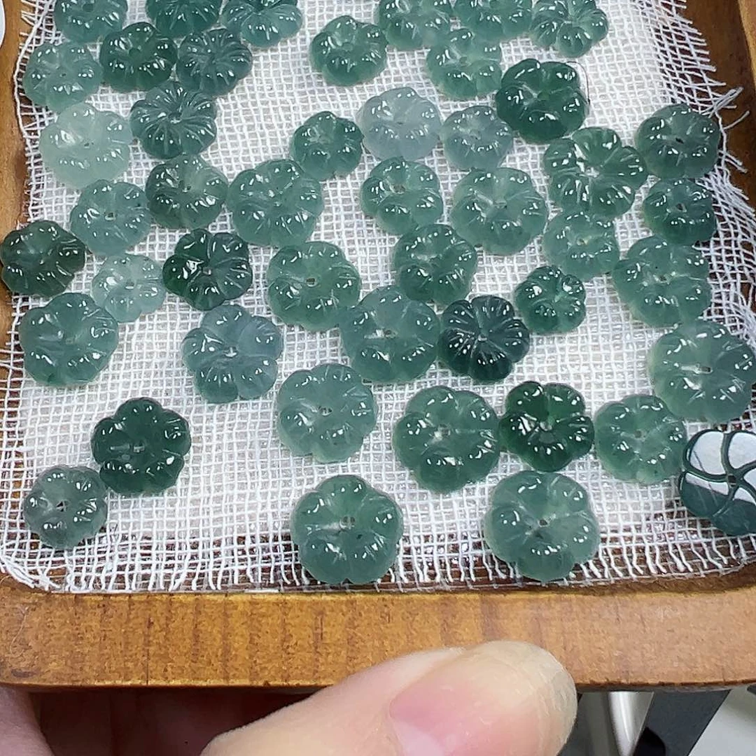 翡翠散珠小花花两个，15一个可以挑