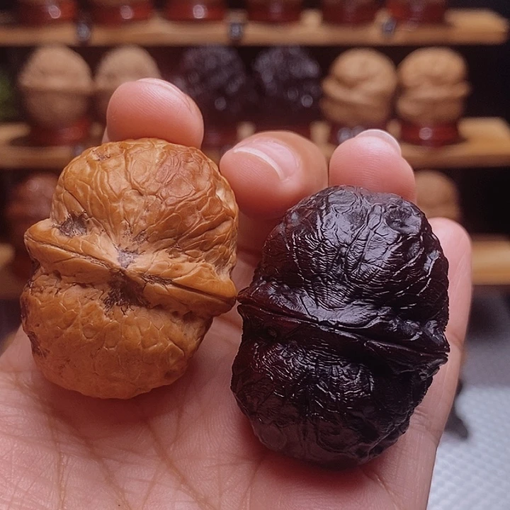 文玩核桃把件玉罗汉阴阳对尖磕碰24号