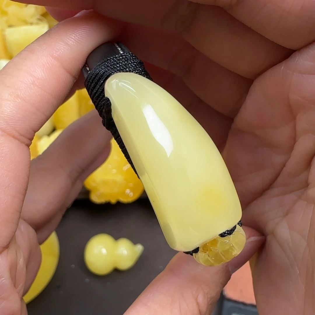 蜜蜡未镶嵌珠宝奇石