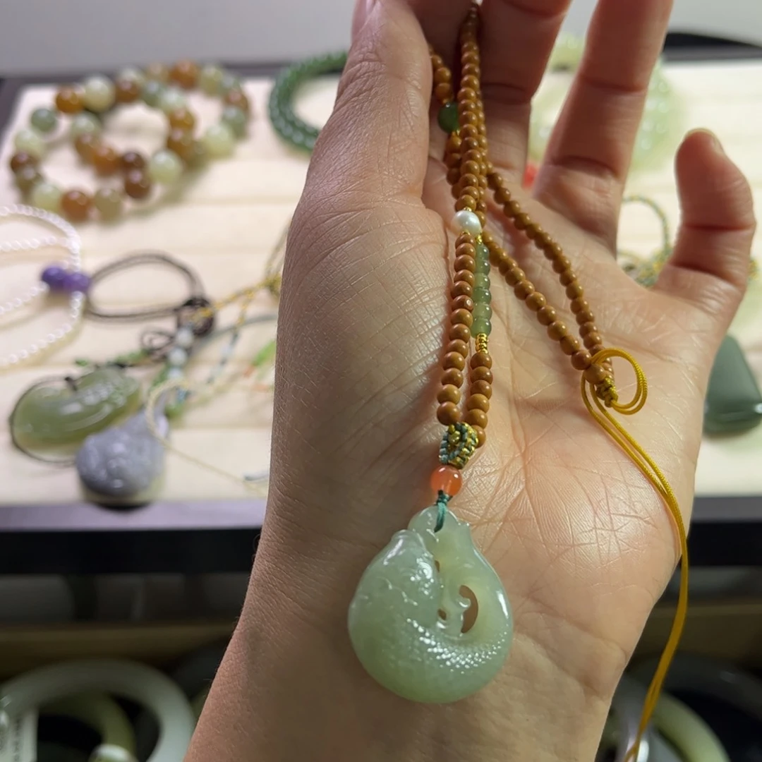 和田玉吊坠未镶嵌