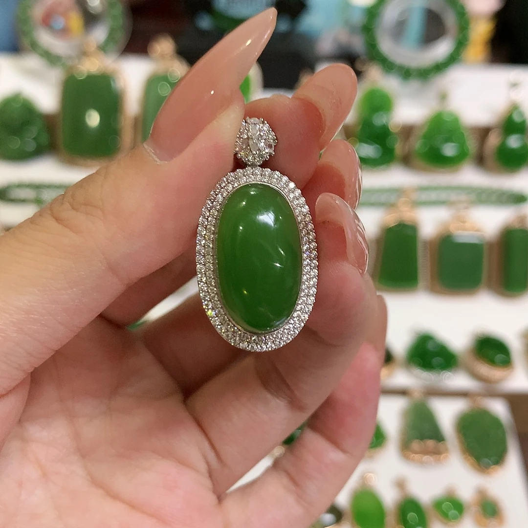 和田玉（碧玉）未镶嵌颈饰M***o