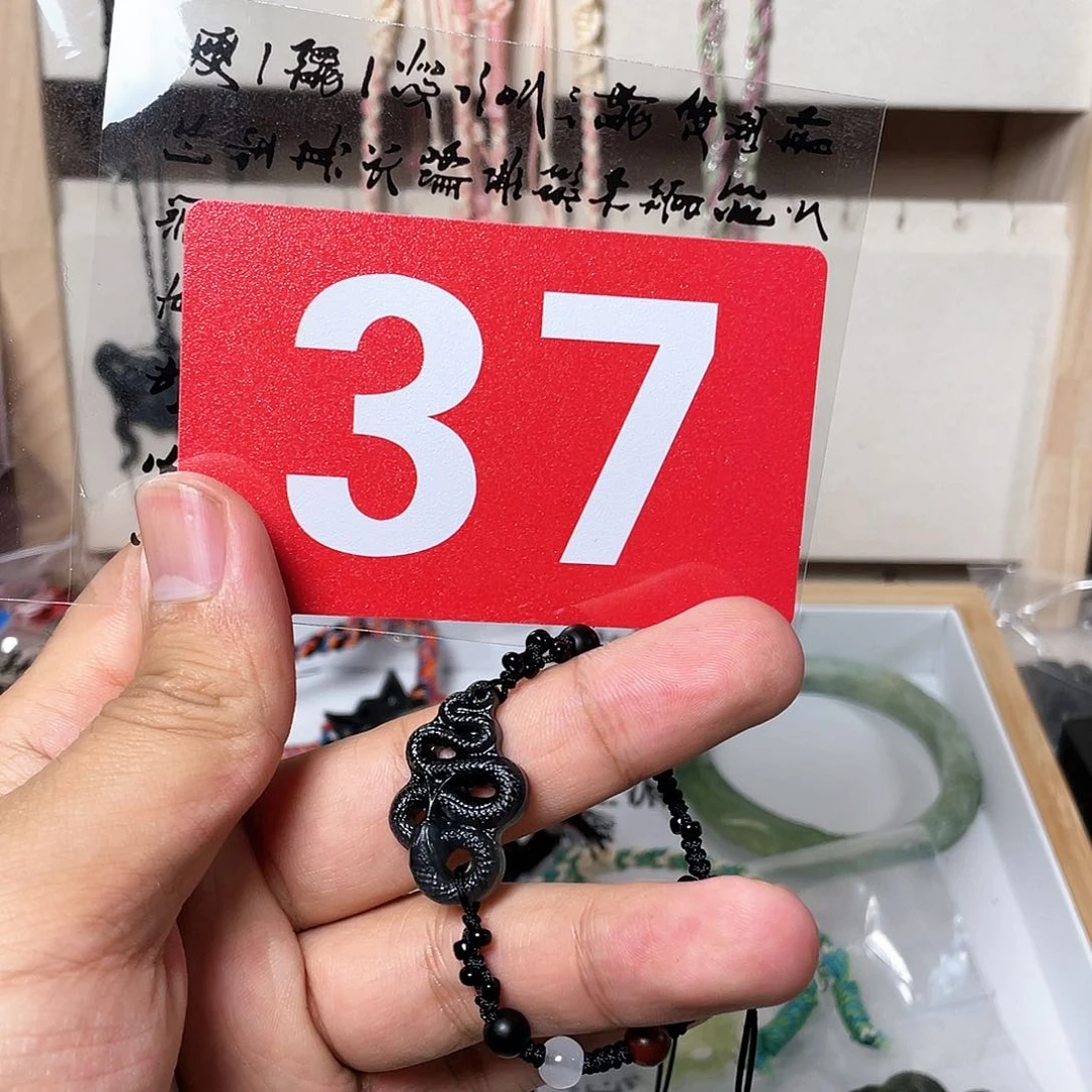 蛇纹石玉颈饰合金