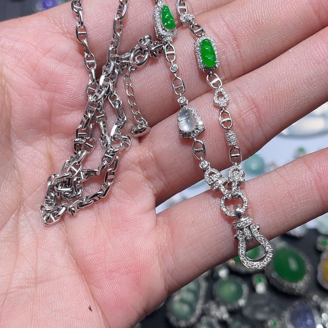 翡翠18K金镶嵌颈饰链子