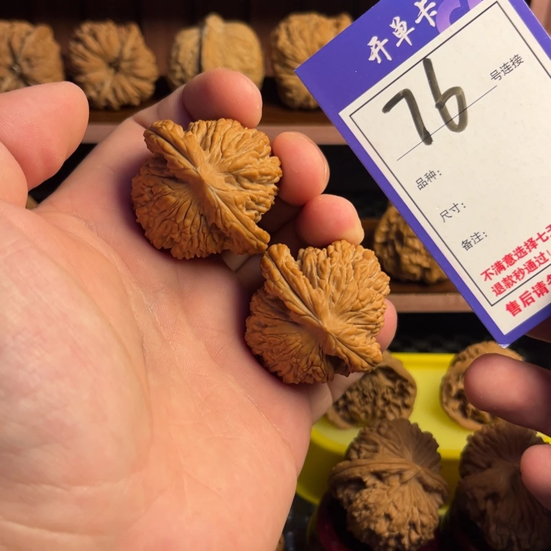 文玩核桃吊坠40虎头王