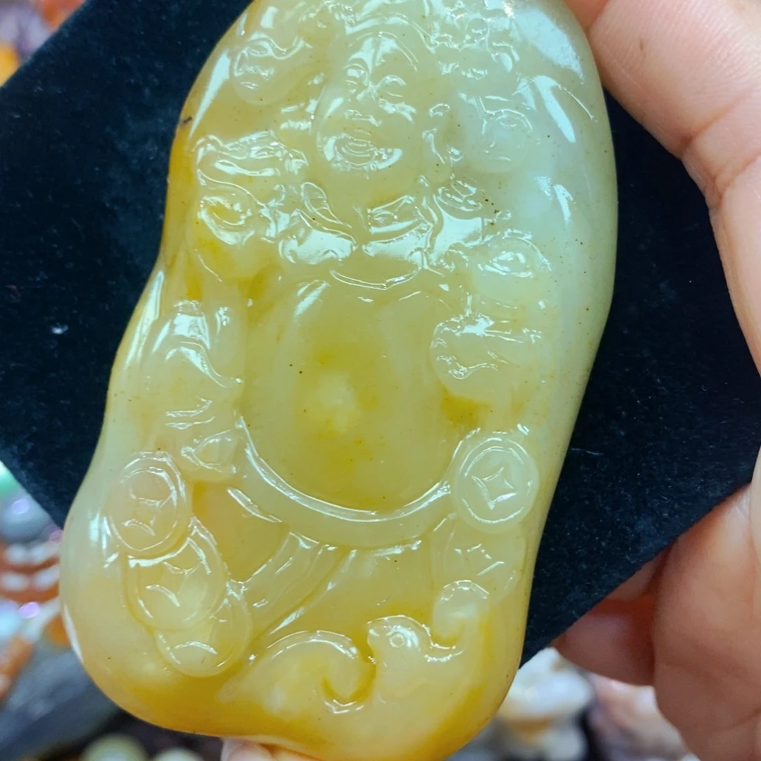 未镶嵌石英质玉（黄龙玉）颈饰