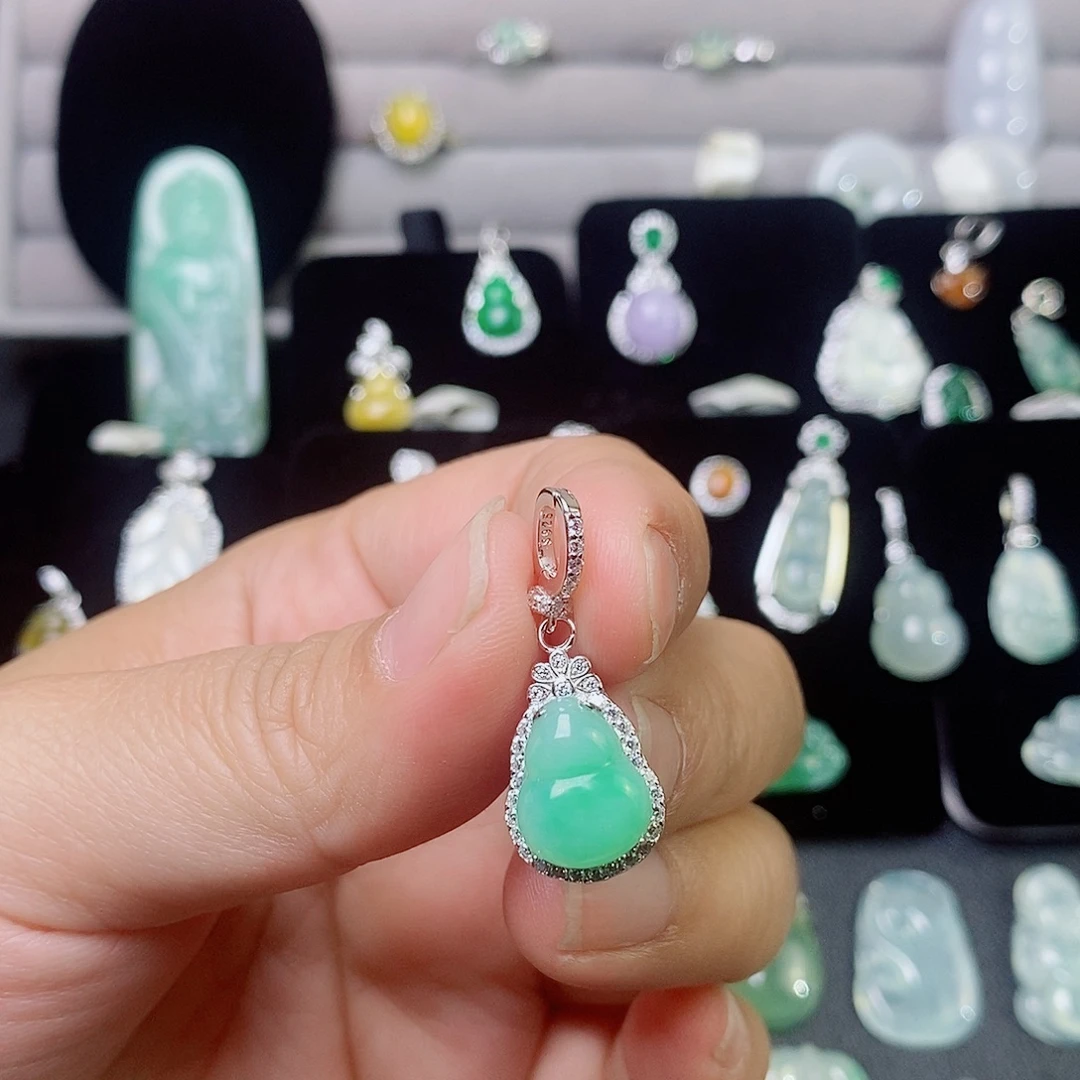 翡翠银S925镶嵌颈饰葫芦