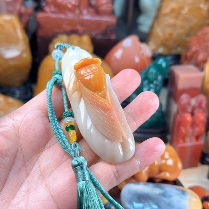 自***飞石材善伯洞手把件