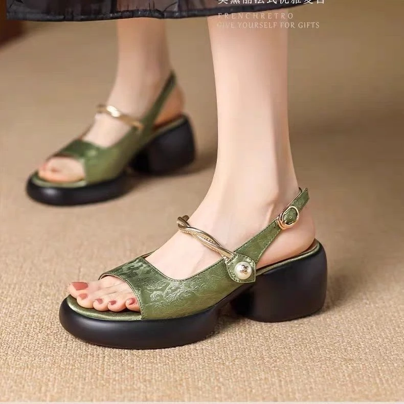 新中式复古女凉鞋夏季新款真皮防滑软底粗跟搭扣百搭时尚青年防水