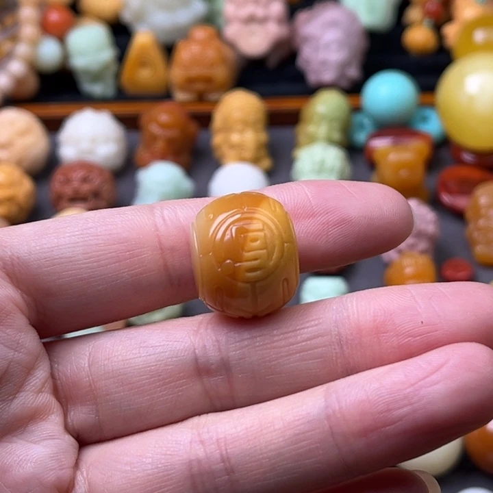 石英质玉（缅黄）未镶嵌珠宝半成品博古纹珠子