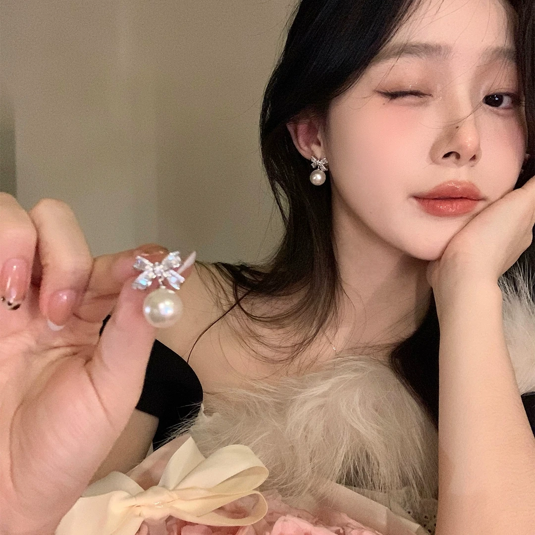 铜合金锆石耳饰 秋冬韩系爆闪蝴蝶结珍珠耳环女气质百搭耳针耳饰
