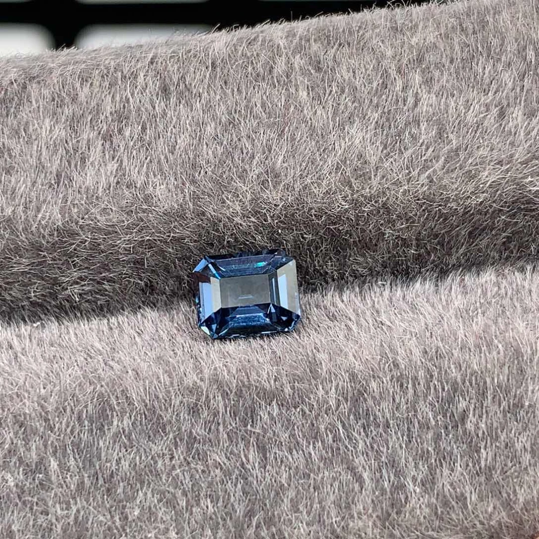 尖晶石裸石5.2✖️6.3mm蓝尖晶