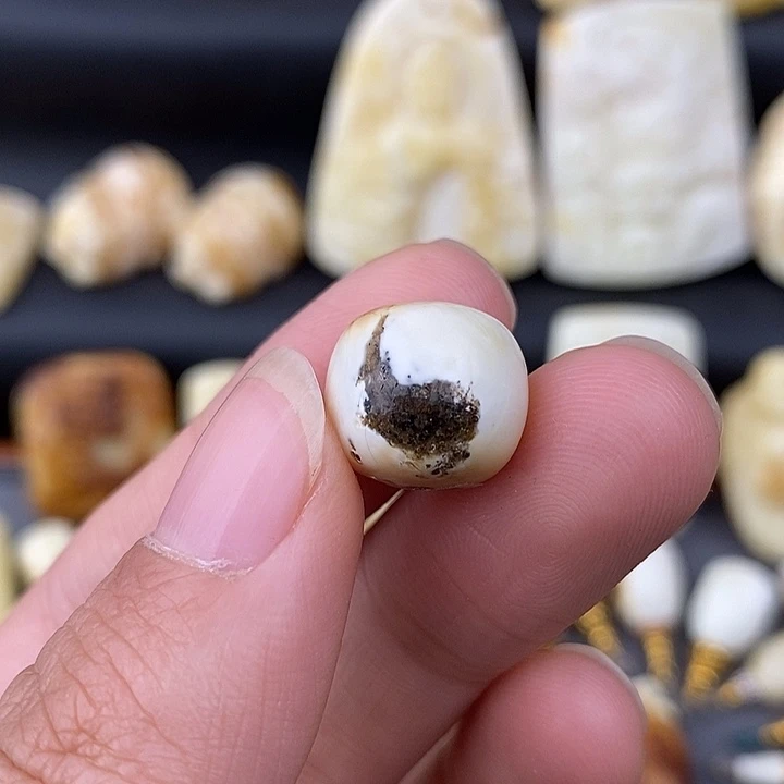 琥珀未镶嵌裸石13×12老型b488