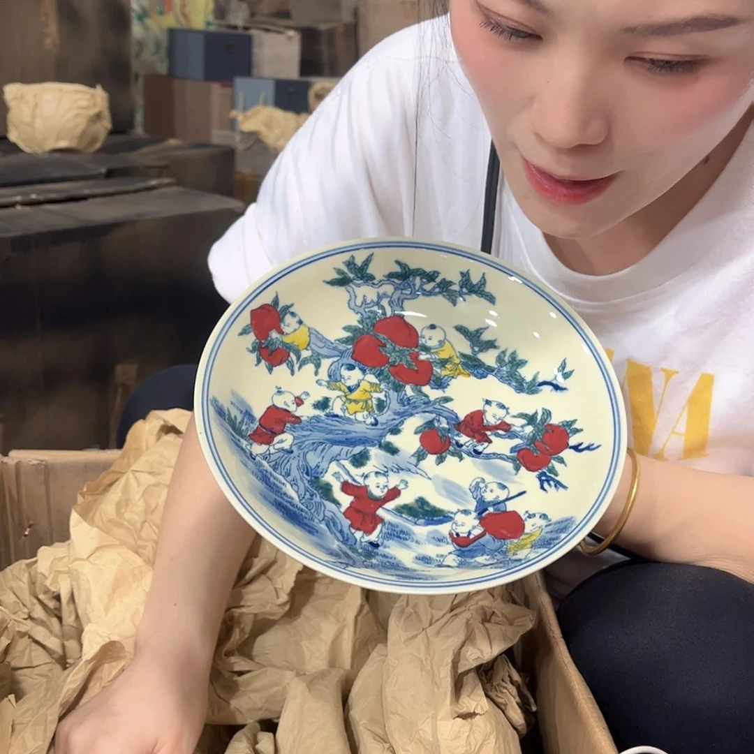 摆件////景德镇陶瓷器。黄。带支架。