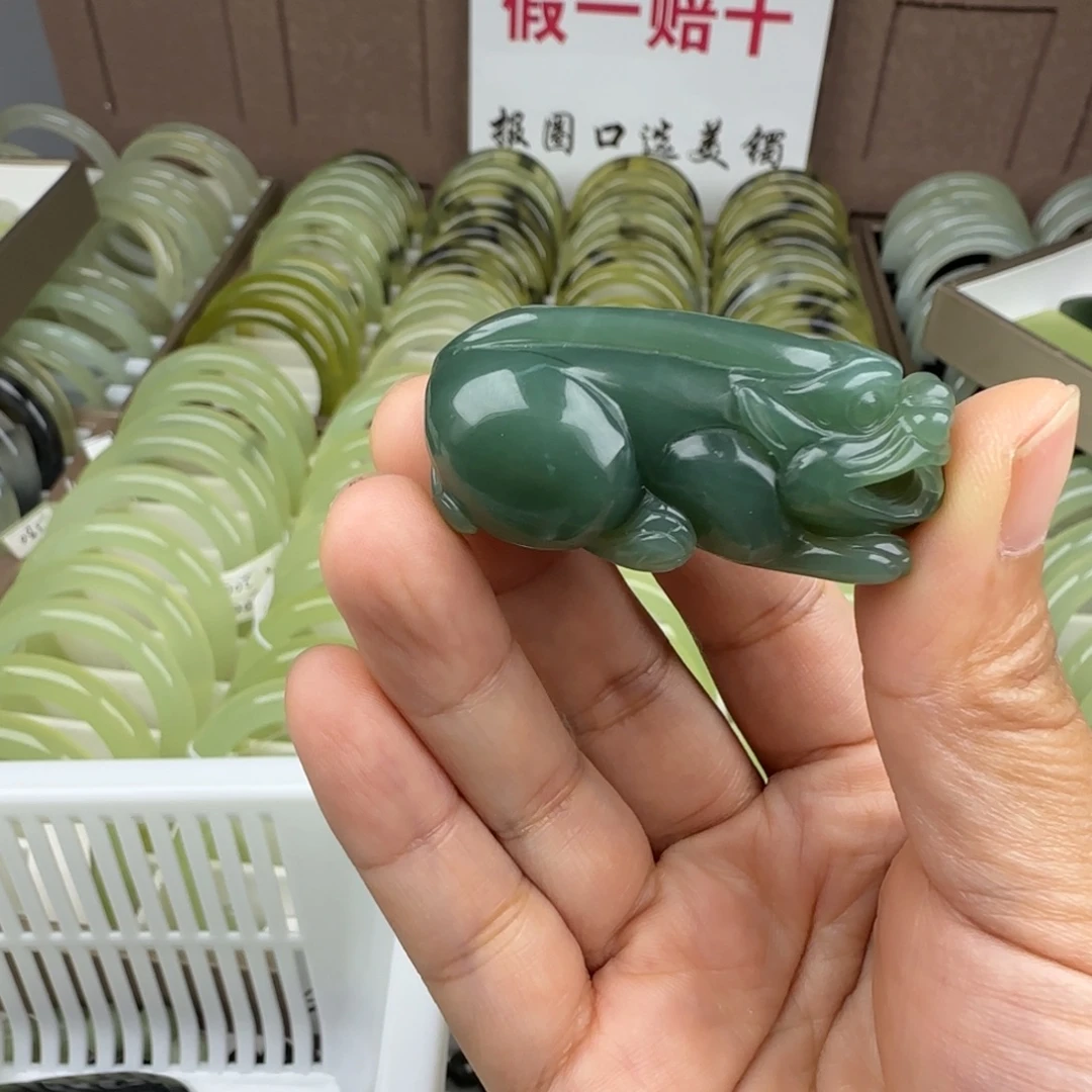 阳***光蛇纹石玉未镶嵌颈饰